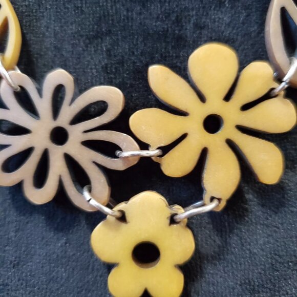 COOKIE LEE Womens Yellow Gold Charms Flower with Lobster Clasp Pendant Necklace - Picture 6 of 8